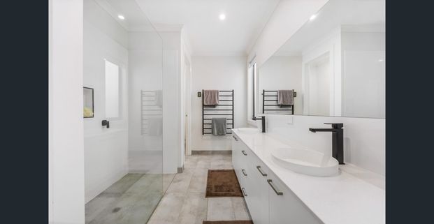 Family Home in Prime Alfredton Location - Photo 1