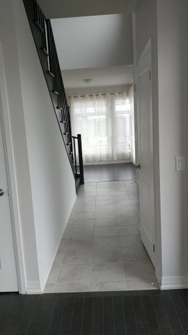 For Lease - 3 Weylie Street, Hamilton, Ontario - Photo 5