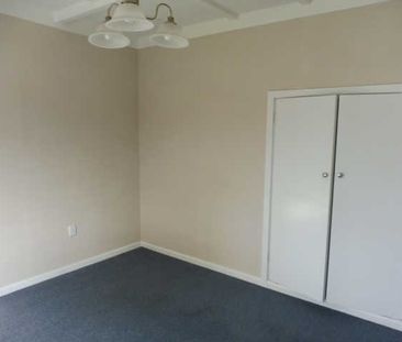 Very tidy home in the heart of Hamilton East. - Photo 1