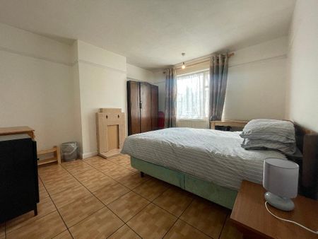 Hoylake Road, East Acton, London, W3 7NP - Photo 2