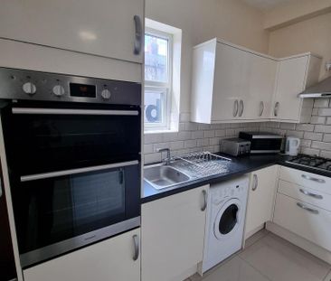 4 bedroom end of terrace house to rent - Photo 1