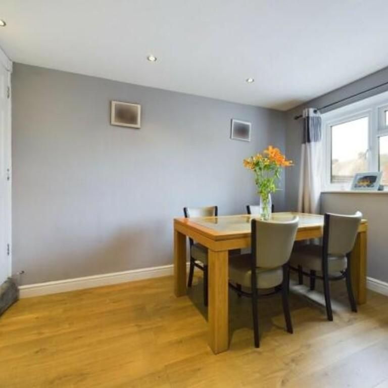 4 bedroom detached house to rent - Photo 1