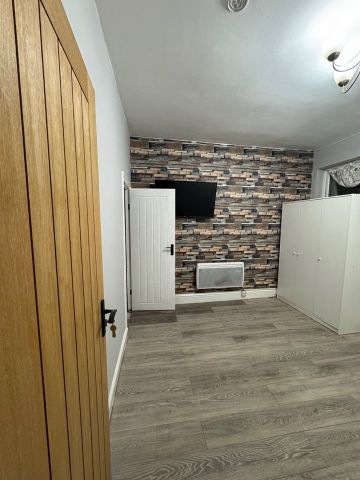 2 Bed Flat, Radstock Road, RG1 - Photo 4