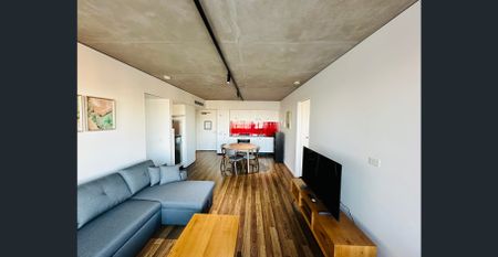 Stylish & Fully Furnished Two-Bedroom Apartment - Photo 2