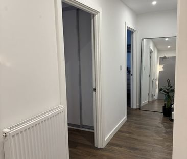 Room in a Shared Flat, Raffles House, SW17 - Photo 1