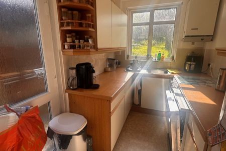 LARGE DOUBLE ROOM IN WEMBLEY HA9 - Photo 2