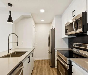 Livingston Townhomes — 2 bedroom, 1 bathroom and garage - Photo 1