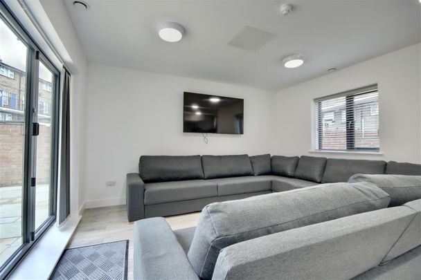 Canal Walk, Portsmouth - Photo 1