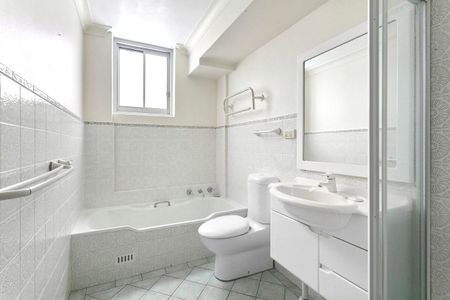 OVERSIZED APARTMENT IN PRIME EASTERN HILL POSITION - Photo 3