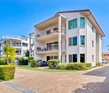 Waterfront Living on the Maroochy River! - Photo 2