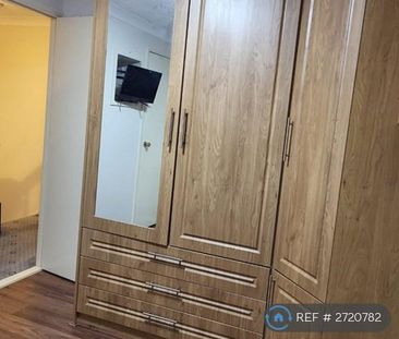 4 bedroom semi-detached house to rent - Photo 1