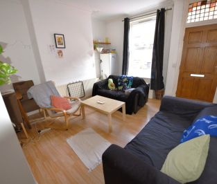 2 bedroom House in William Street, Leeds - Photo 3