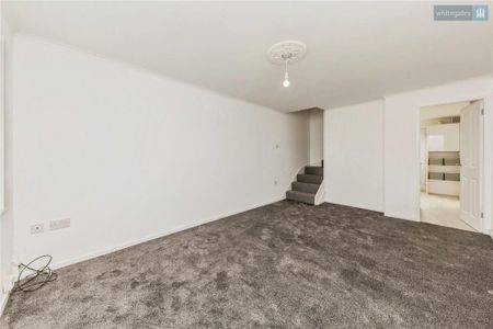 2 bedroom mews to rent - Photo 2