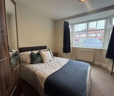 1 bedroom in a house share to rent - Photo 1