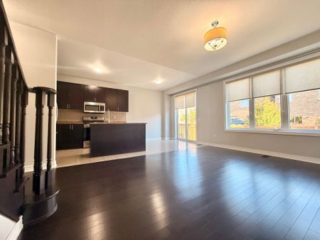 For Lease - 205 Laker Court, Newmarket, Ontario - Photo 3