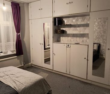 Room in a Shared House, Aldborough Road South, IG3 - Photo 6
