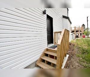 Queen Mary Park 2 Bed 1 Bath Suite WOW - Photo 4