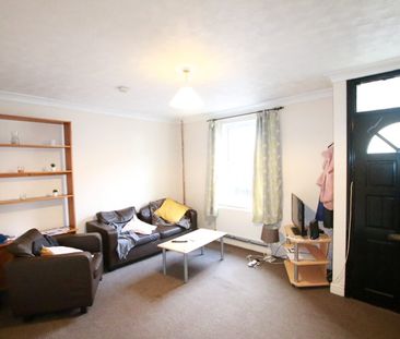 3 Bed Terraced House, Blenheim Road, RG1 - Photo 1