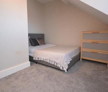1 bedroom Flat To Let - Photo 2