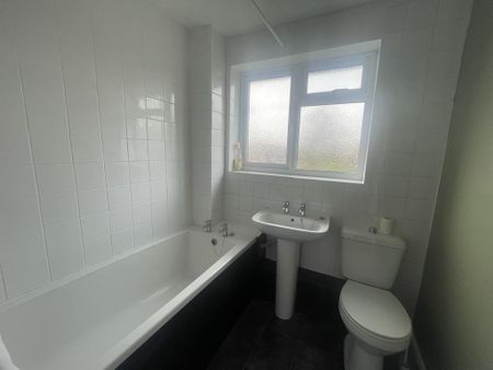 3 bedroom end of terrace house to rent - Photo 4