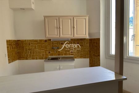 Location Appartement 1 pièce 20m² SALERNES 83690 - Photo 2