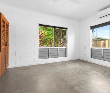 Solid lowset family home - Photo 5