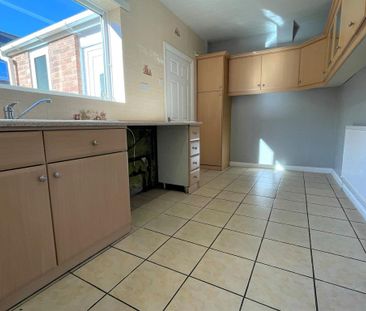 3 bedroom semi-detached house to rent - Photo 6