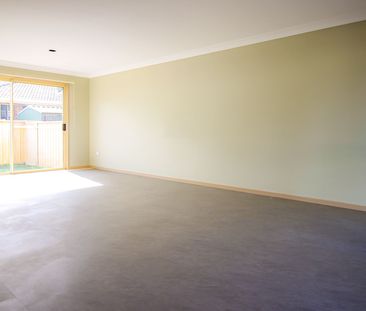 3 BEDROOM TOWNHOUSE - Photo 2