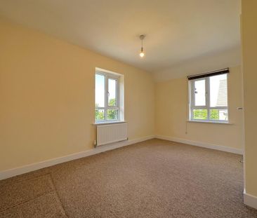 4 bedroom semi-detached house to rent - Photo 3