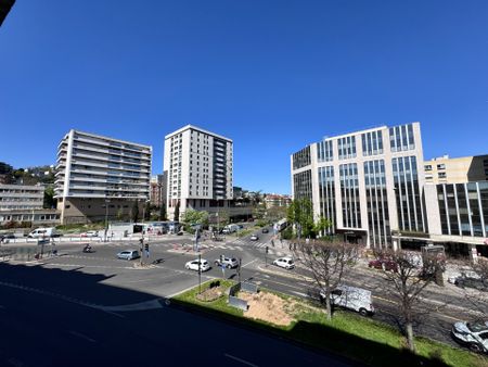 Appartement - 2 pièces - 52,46 m² - Suresnes - Photo 2