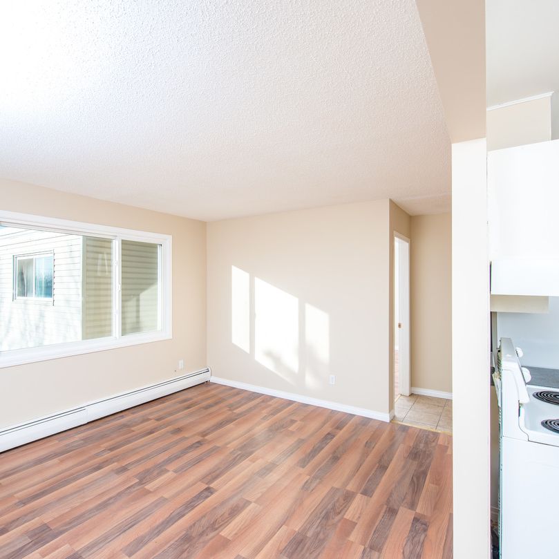 Alexander Apartments - Photo 1