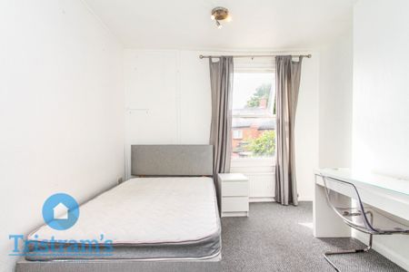 4 bed Mid Terraced House for Rent - Photo 2