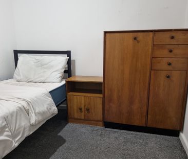 Room in a Shared House, Fernhill Way, L20 - Photo 1