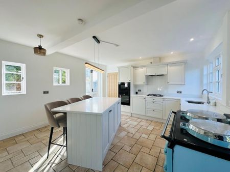 4 bedroom terraced house to rent - Photo 2