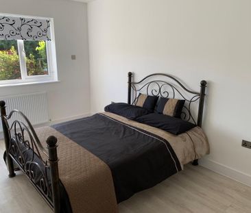 5 Bed Semi-Detached House, Mayfield Road, SO17 - Photo 1