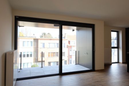 Nieuwbouwappartement met terras en 2 autostaanplaatsen - Photo 4