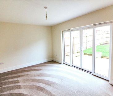 4 bedroom semi-detached house to rent - Photo 3