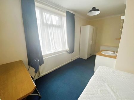 4 bedroom terraced house to rent - Photo 3