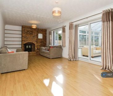 4 bedroom detached house to rent - Photo 3