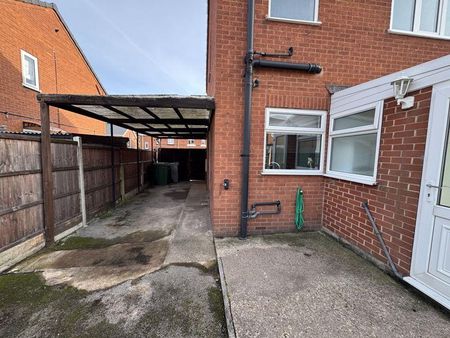 3 bedroom semi-detached house to rent - Photo 4