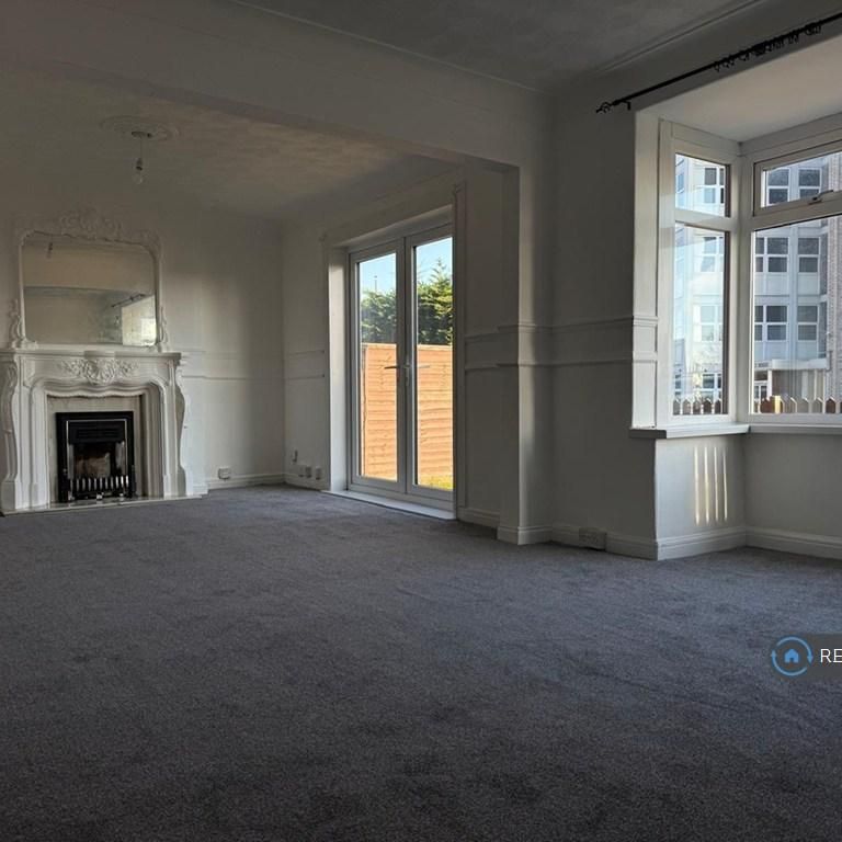 3 bedroom end of terrace house to rent - Photo 1