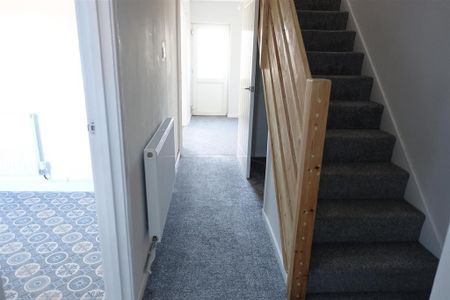 3 bedroom semi-detached house to rent - Photo 5