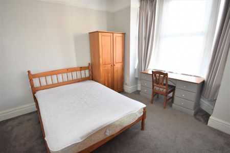 5 bedroom detached house to rent - Photo 4
