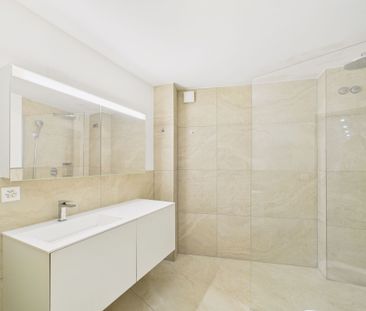 Modernly renovated 4.5-room apartment with terrace and Swedish stov... - Photo 3