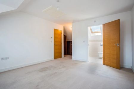 3 bedroom detached house to rent - Photo 2