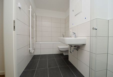 KOMFORTABEL WOHNEN IM NEUBAU - MIT BALKON, AUFZUG, FUSSBODENHEIZUNG UND EINBAUKÜCHE - Photo 5