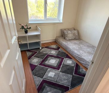 Room to let in shared house- Dagenham - Photo 2