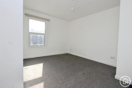2 bedroom end of terrace house to rent - Photo 2