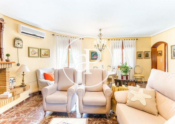 Luxury Villa for rent in Turís, Valencia