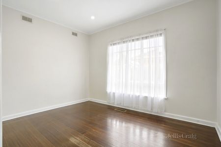 2 Murdo Road, Clayton - Photo 2